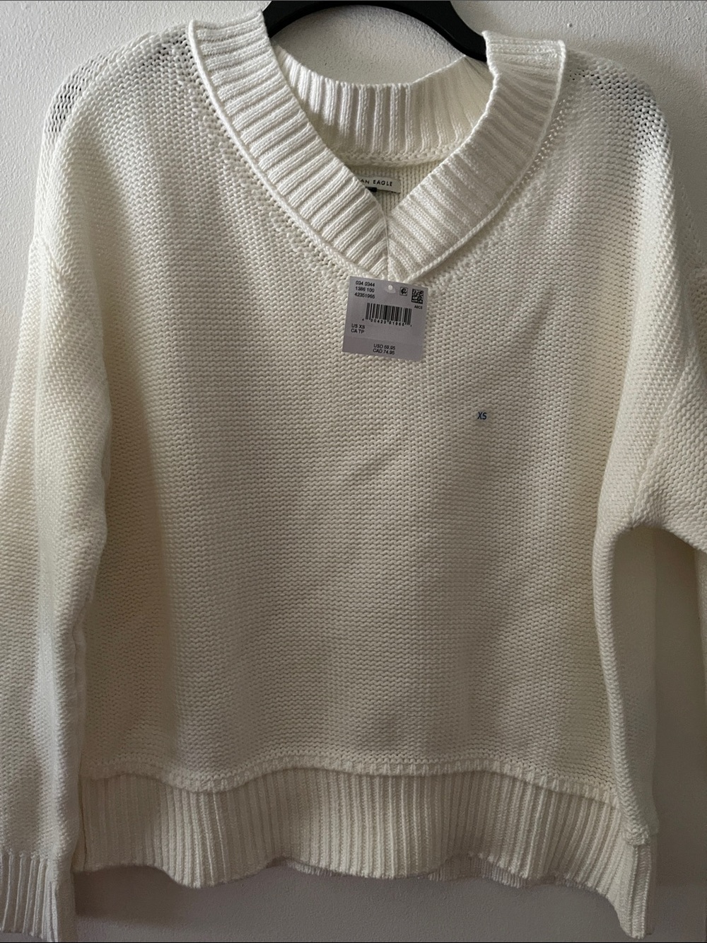 American Eagle Outfitters Cream VNeck Cable Knit Sweater Women’s XS New